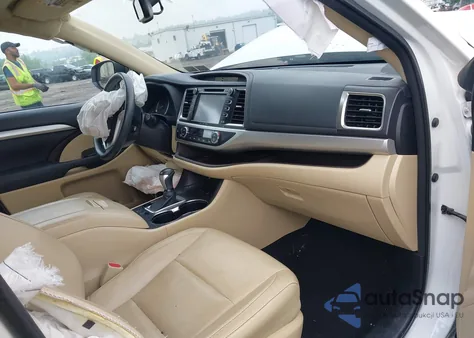 2016 Toyota Highlander Xle V6 z USA, uszkodzony, nr VIN 5TDJKRFH8GS228075